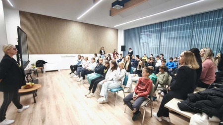 Učenci OŠ Podgora Kuteževo in OŠ Košana na dogodku Karierna iskrica  (5)